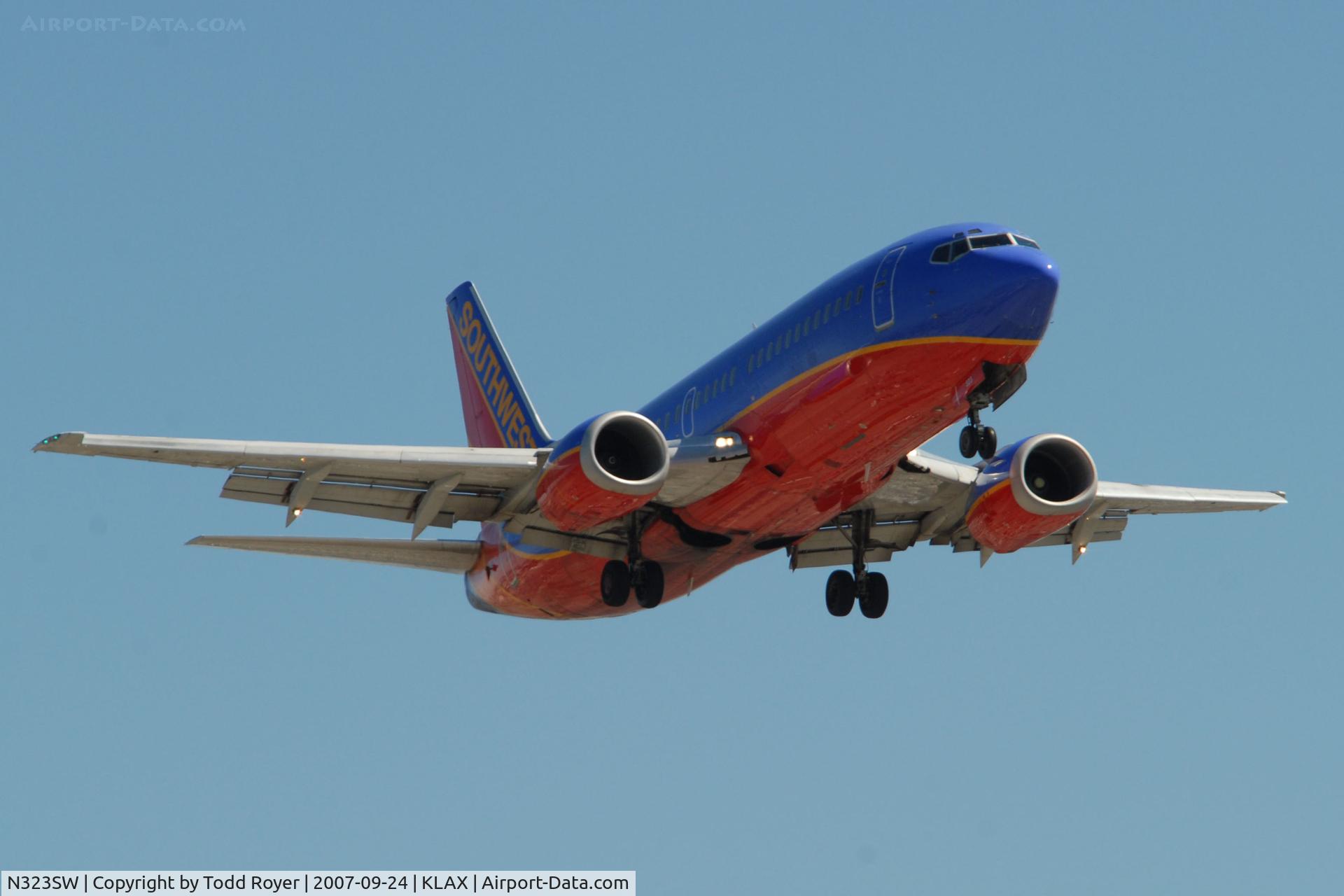 N323SW, 1987 Boeing 737-3H4 C/N 23344, Landing 24R at LAX