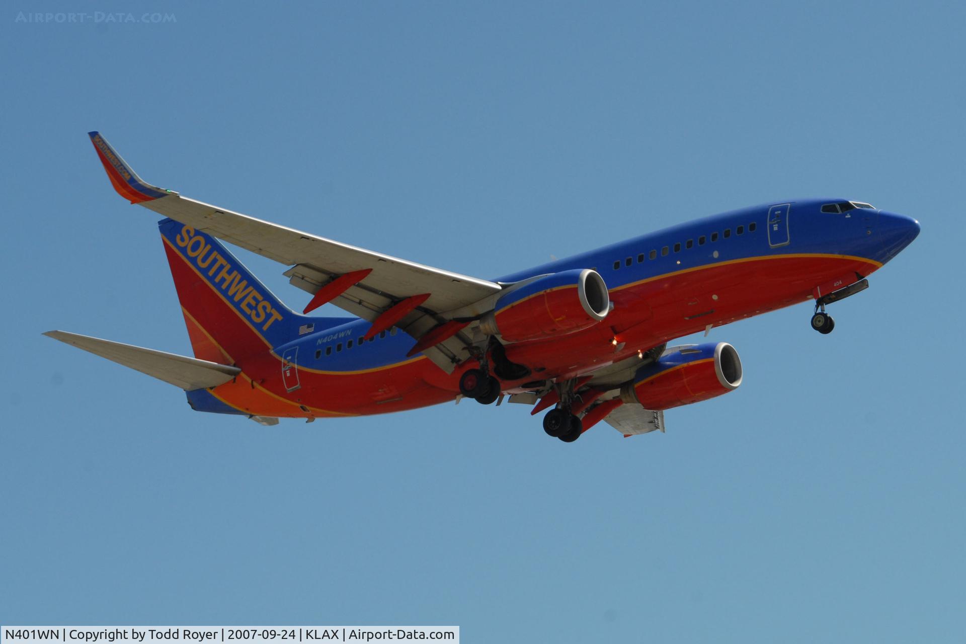 N401WN, 2001 Boeing 737-7H4 C/N 29813, Landing 24R at LAX