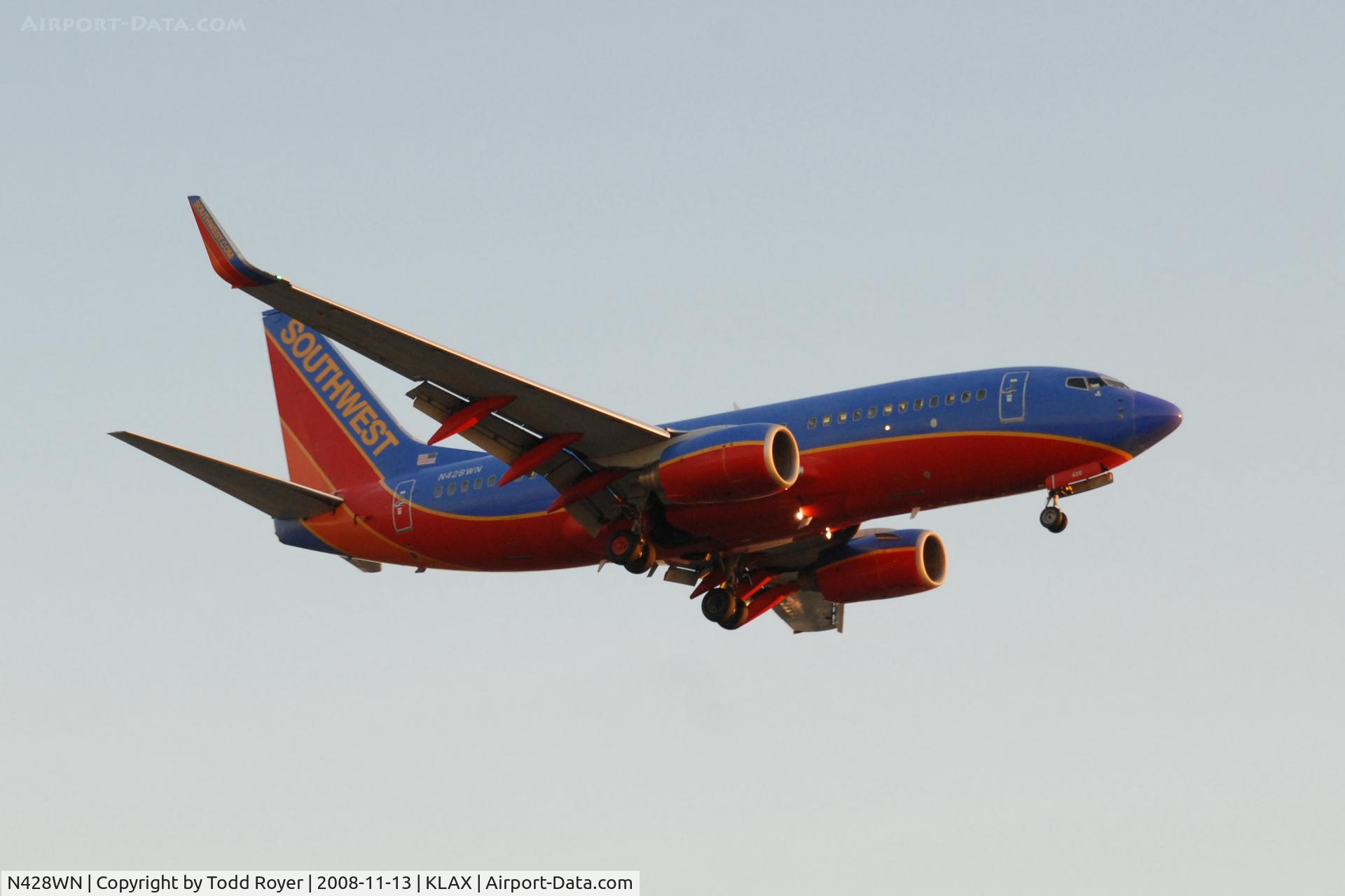 N428WN, 2002 Boeing 737-7H4 C/N 29844, Landing 24R at LAX