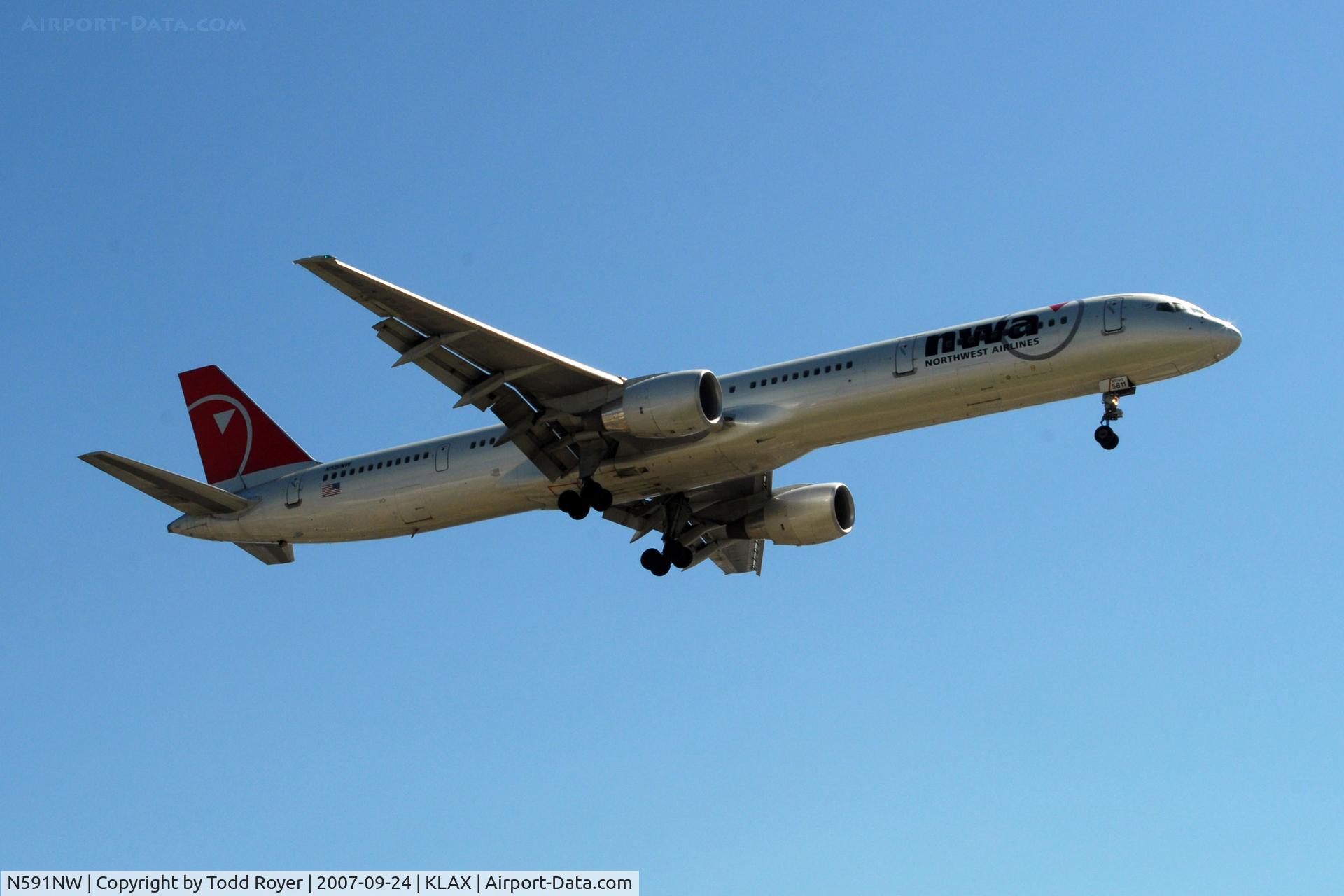 N591NW, 2003 Boeing 757-351 C/N 32991, Landing 24R at LAX