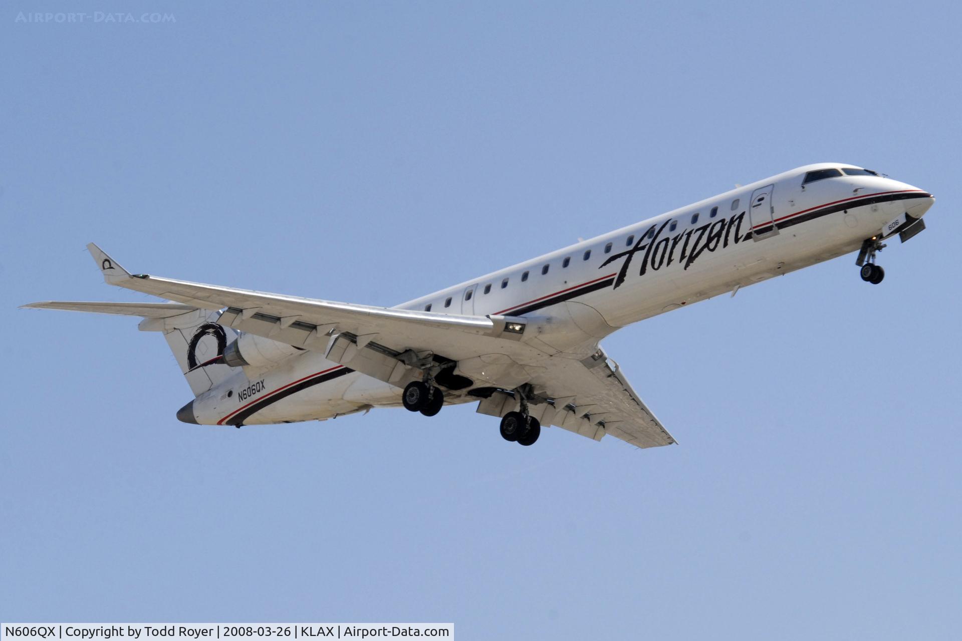 N606QX, 2001 Bombardier CRJ-701 (CL-600-2C10) Regional Jet C/N 10023, Landing 24R at LAX