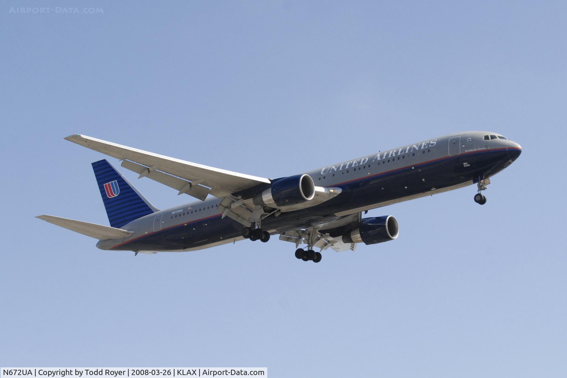 N672UA, 1999 Boeing 767-322 C/N 30027, Landing 24R at LAX