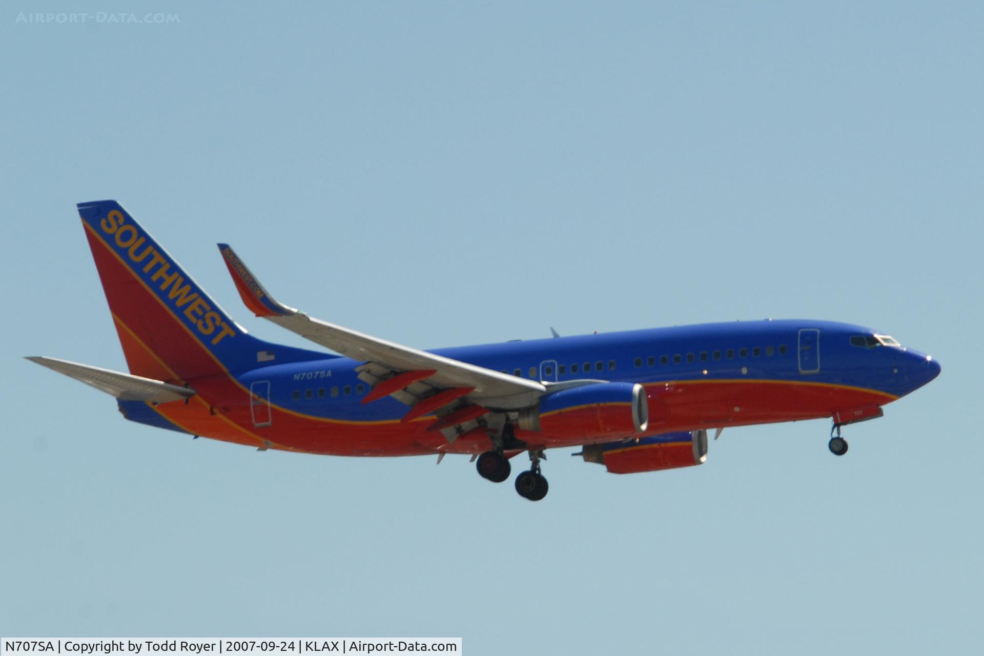 N707SA, 1997 Boeing 737-7H4 C/N 27841, Landing 24L at LAX