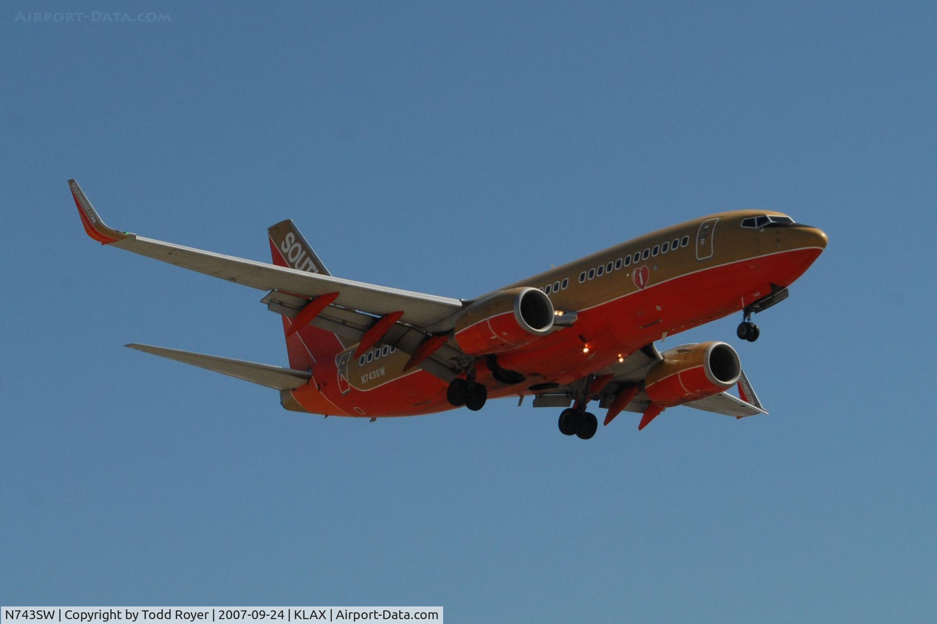 N743SW, 1998 Boeing 737-7H4 C/N 29279, Landing 24R at LAX