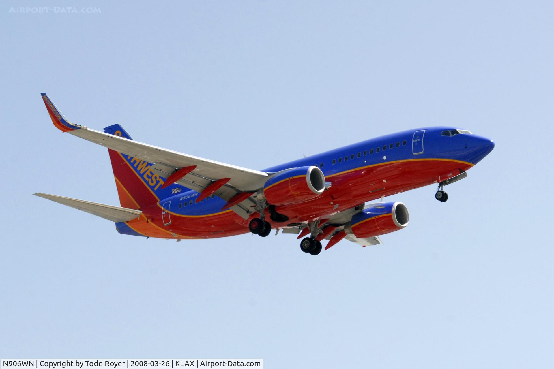 N906WN, 2008 Boeing 737-7H4 C/N 36887, Landing 24R at LAX