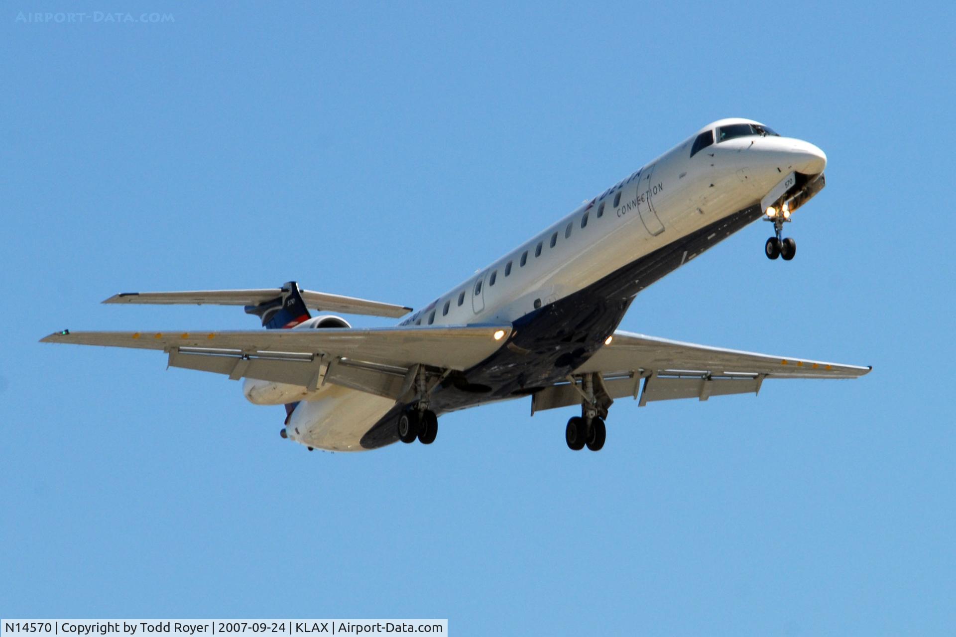 N14570, 2002 Embraer ERJ-145LR (EMB-145LR) C/N 145632, Landing 24R at LAX