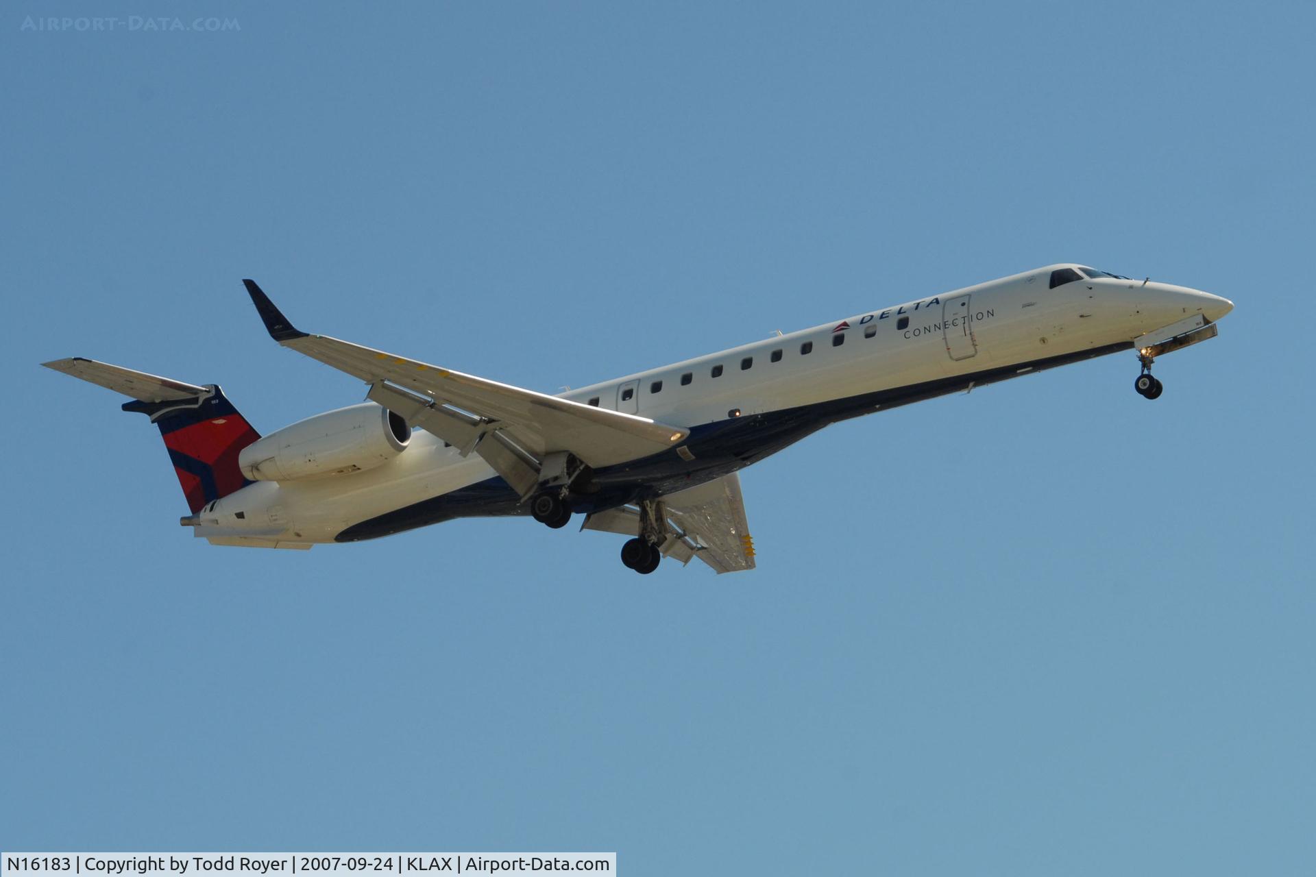 N16183, 2005 Embraer ERJ-145XR (EMB-145XR) C/N 14500914, Landing 24R at LAX