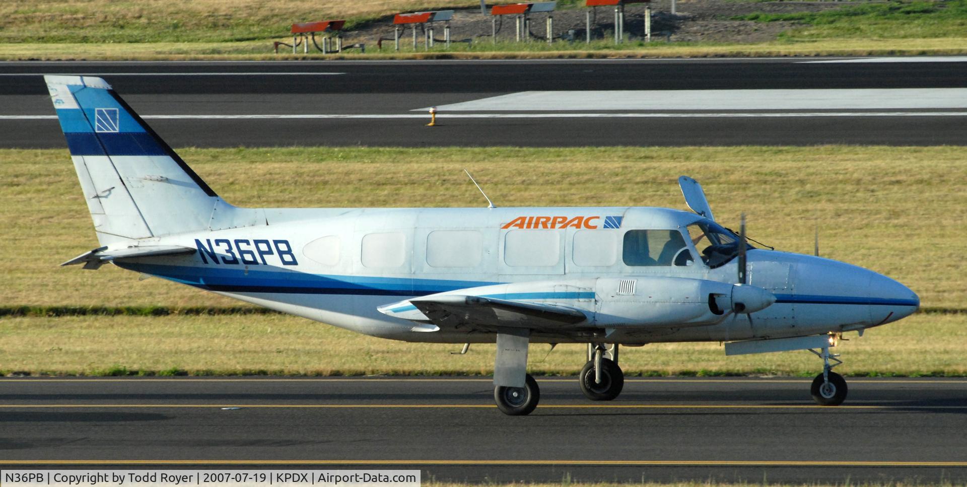 N36PB, 1973 Piper PA-31-350 Chieftain C/N 31-7405128, Taxi for departure