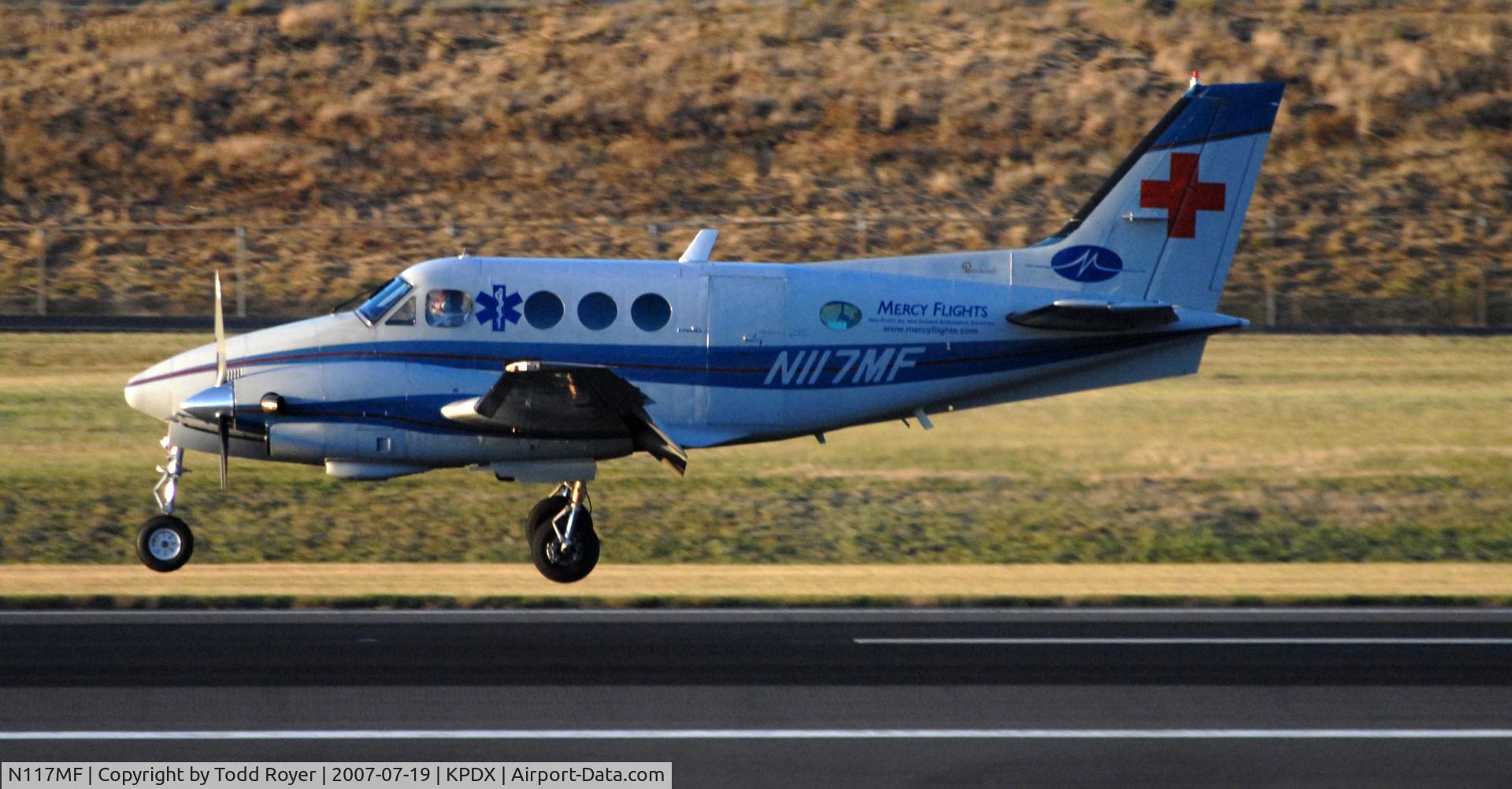 N117MF, 1978 Beech C90 King Air C/N LJ-779, Landing 28R at PDX