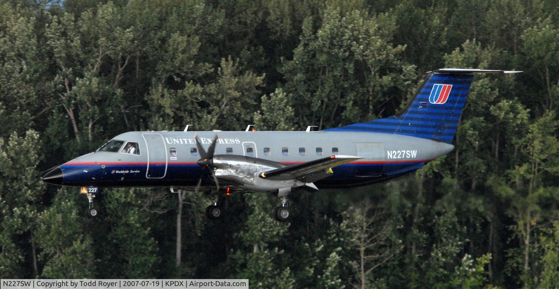 N227SW, 1995 Embraer EMB-120ER Brasilia C/N 120304, Landing 28R at PDX