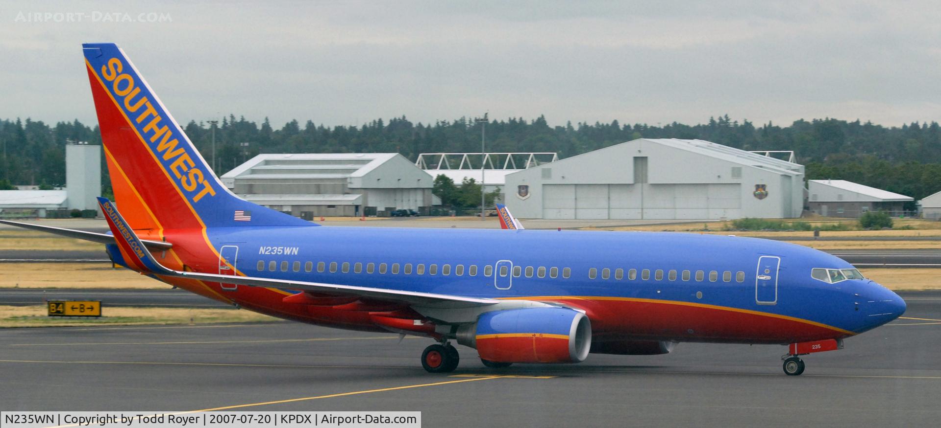 N235WN, 2006 Boeing 737-7H4 C/N 34630, Taxi for departure
