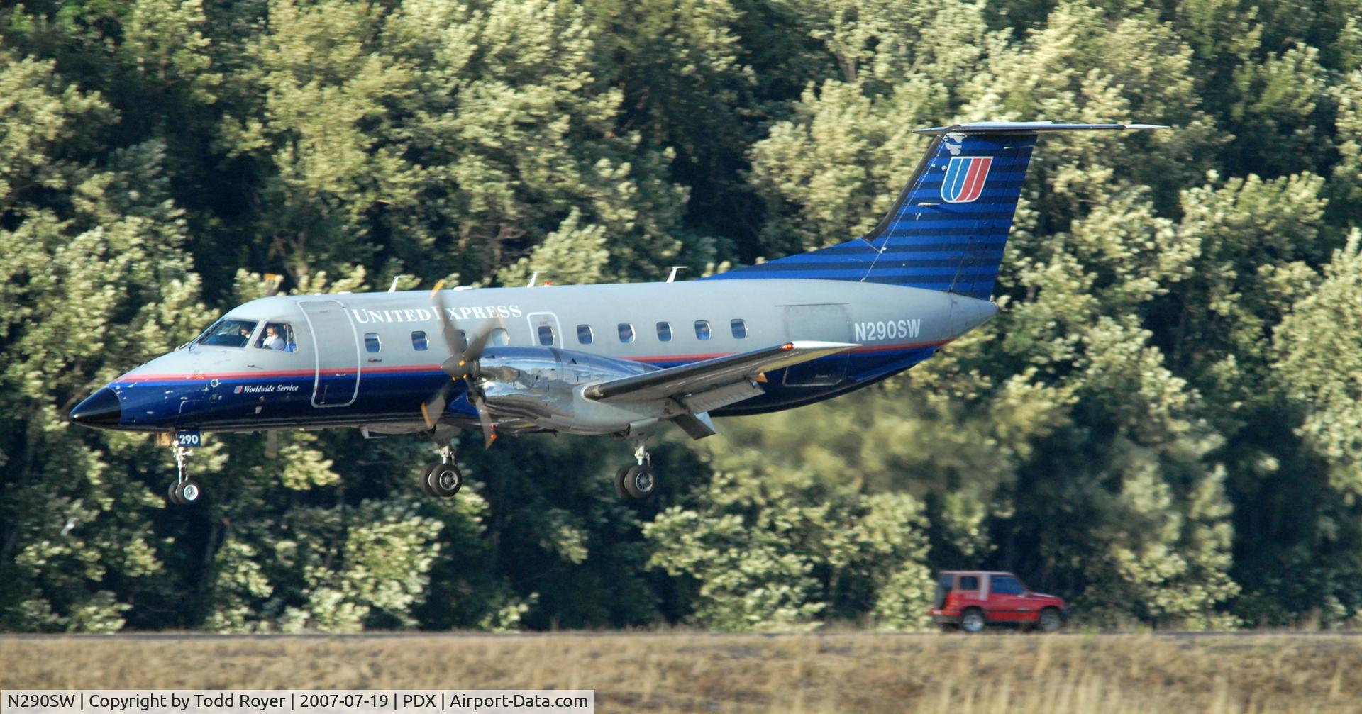 N290SW, 1996 Embraer EMB-120ER Brasilia C/N 120317, Landing 28R at PDX