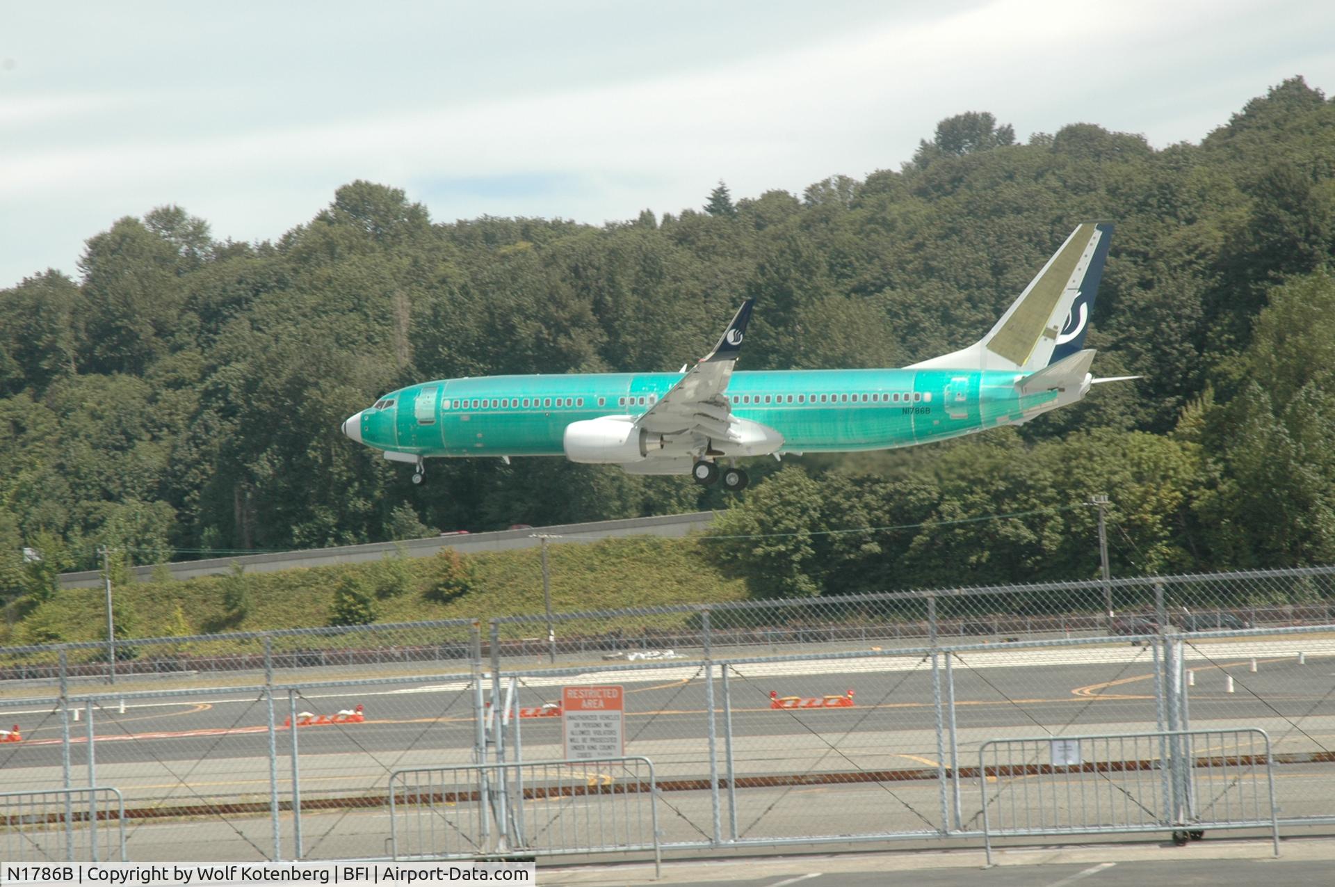 N1786B, Boeing 737 C/N Not found N1786B, On final, BFI