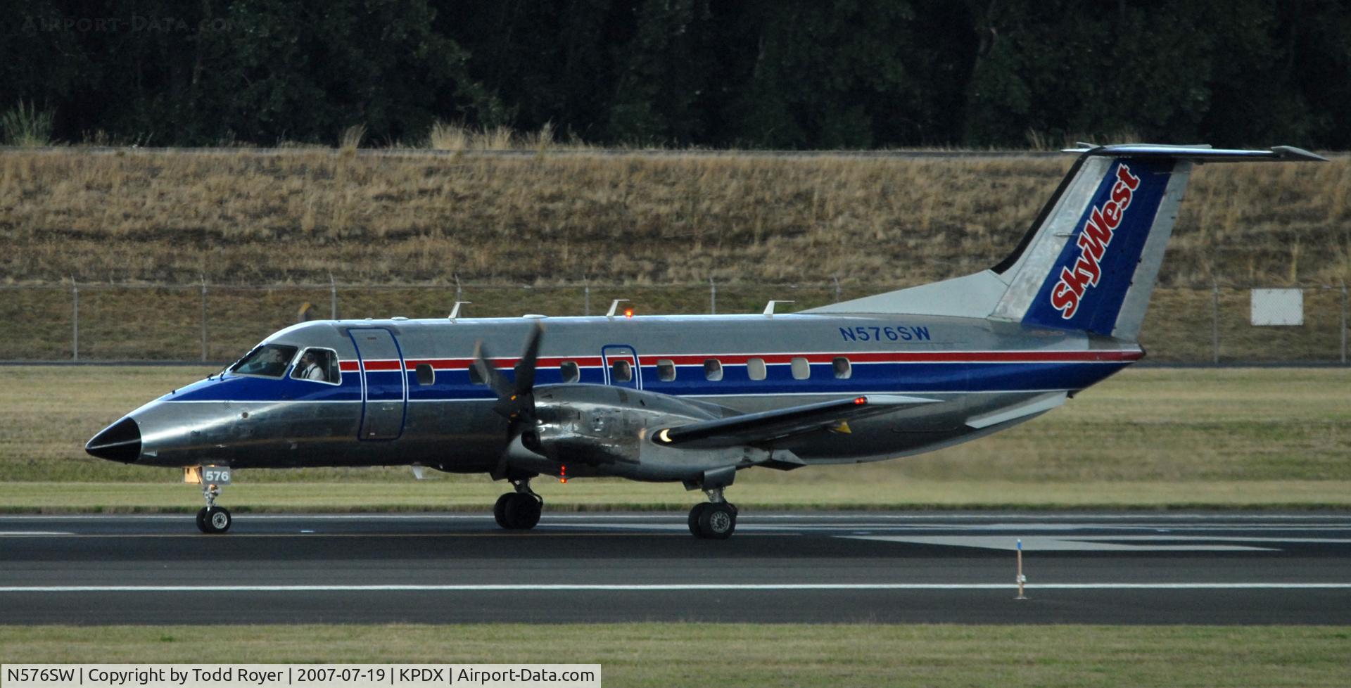 N576SW, 1998 Embraer EMB-120ER Brasilia C/N 120345, Departing PDX on 28R
