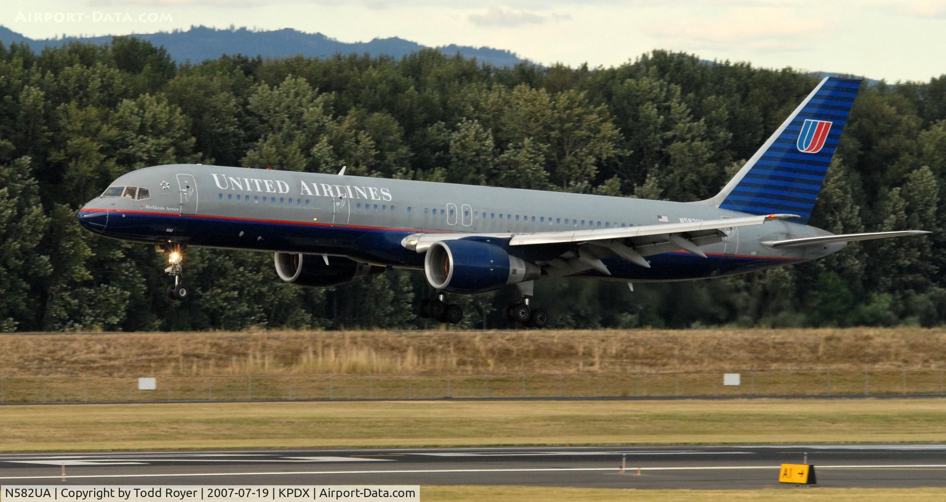 N582UA, 1993 Boeing 757-222 C/N 26702, Landing 28R at PDX