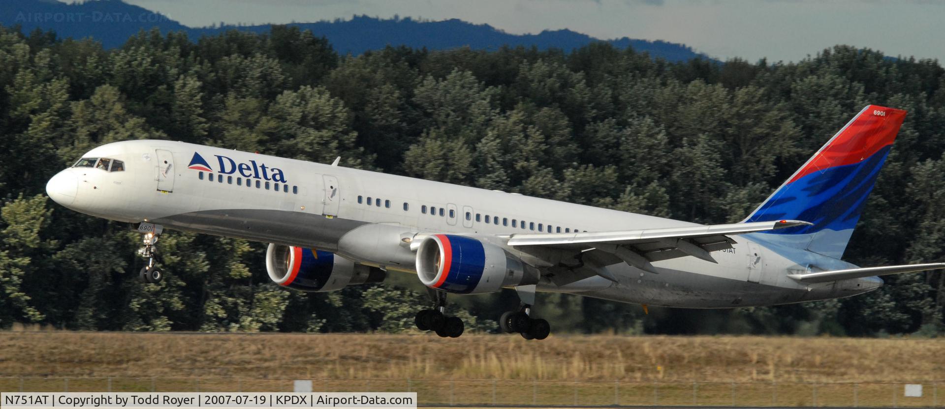 N751AT, 1984 Boeing 757-212 C/N 23125, Landing 28R at PDX