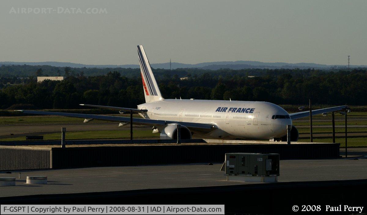 F-GSPT, 2002 Boeing 777-228/ER C/N 32308, Headed for the terminal