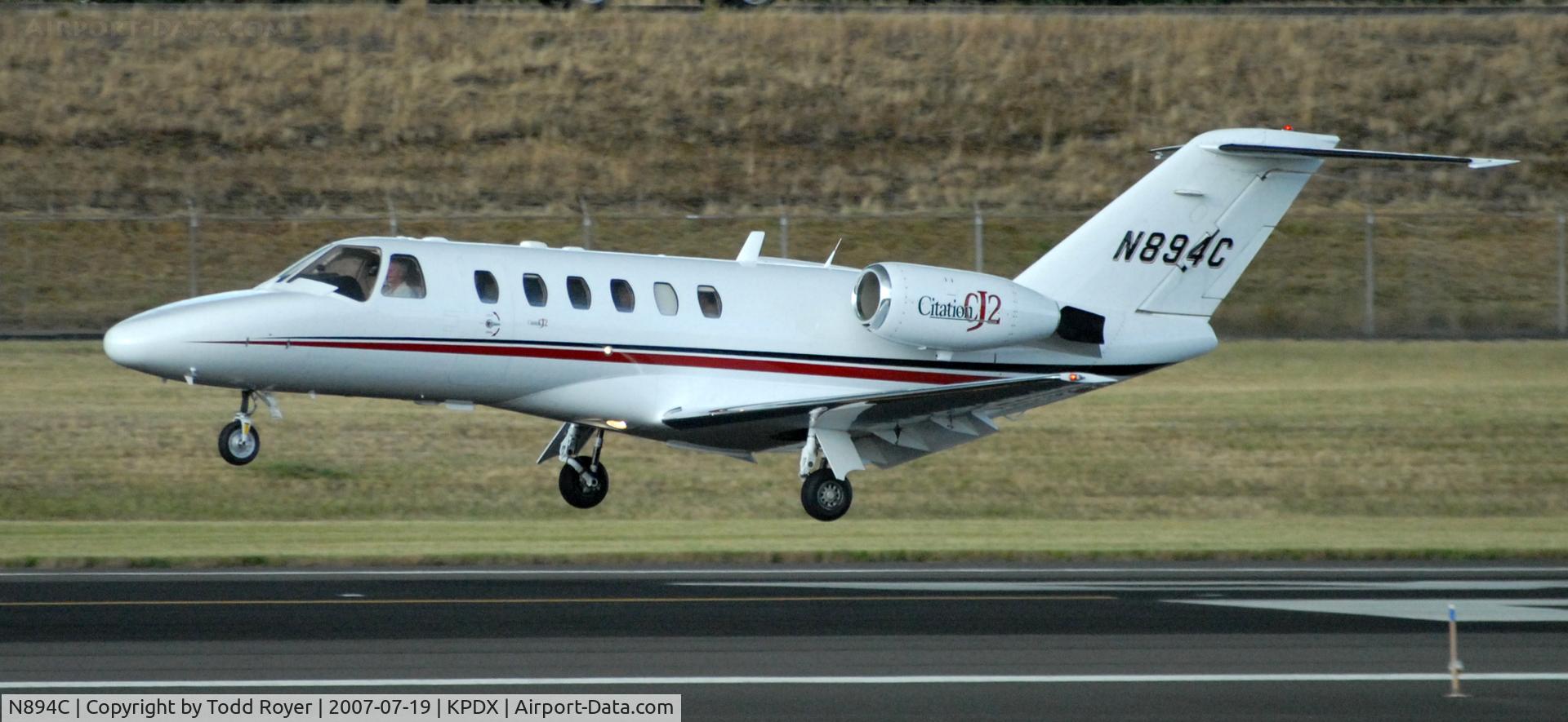 N894C, 2001 Cessna 525A CitationJet CJ2 C/N 525A0013, Landing 28R at PDX