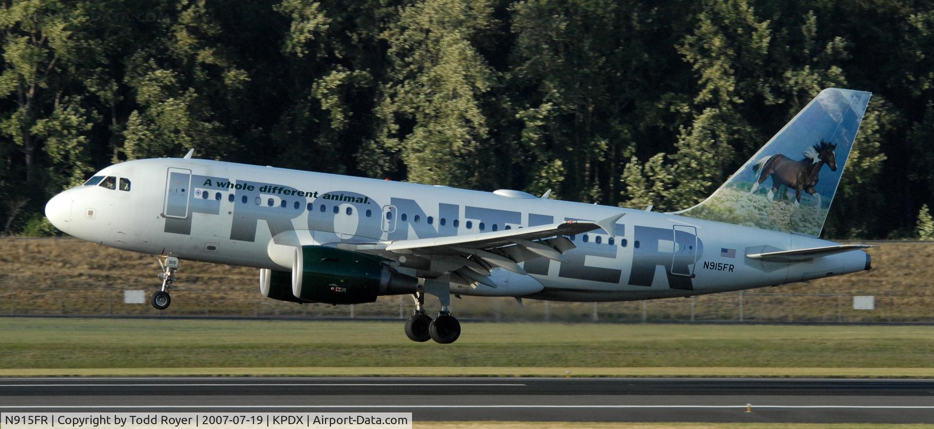 N915FR, 2002 Airbus A319-111 C/N 1851, Landing 28R at PDX
