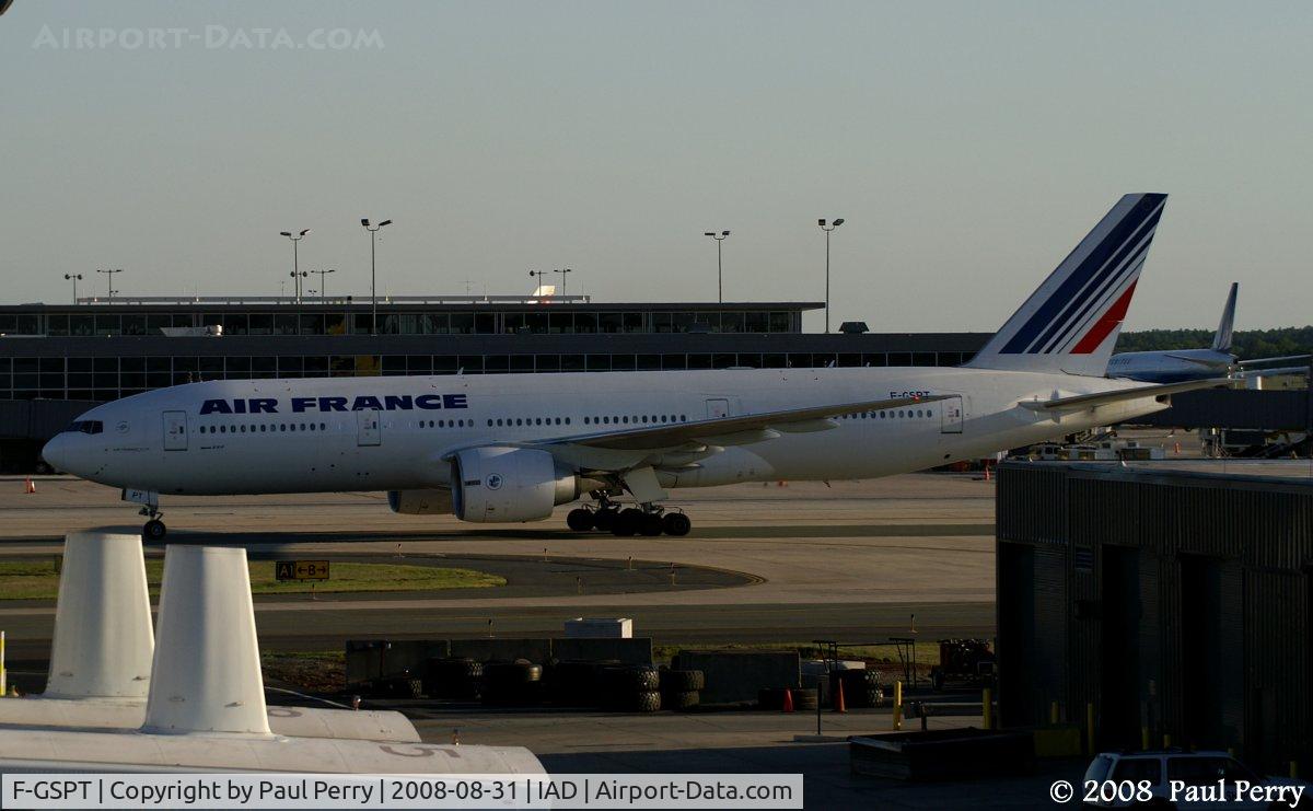 F-GSPT, 2002 Boeing 777-228/ER C/N 32308, Those GE-90s look massive