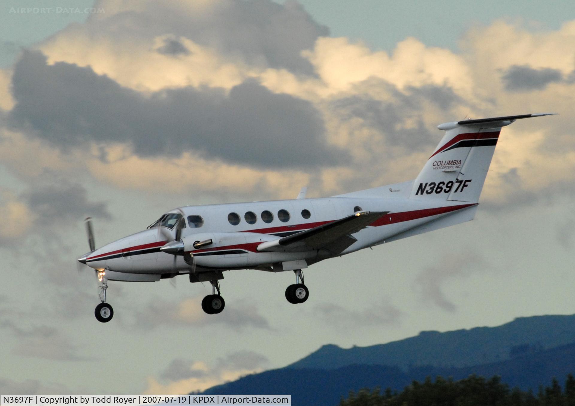 N3697F, 1980 Beech 200C Super King Air C/N BL-14, Landing 28R at PDX