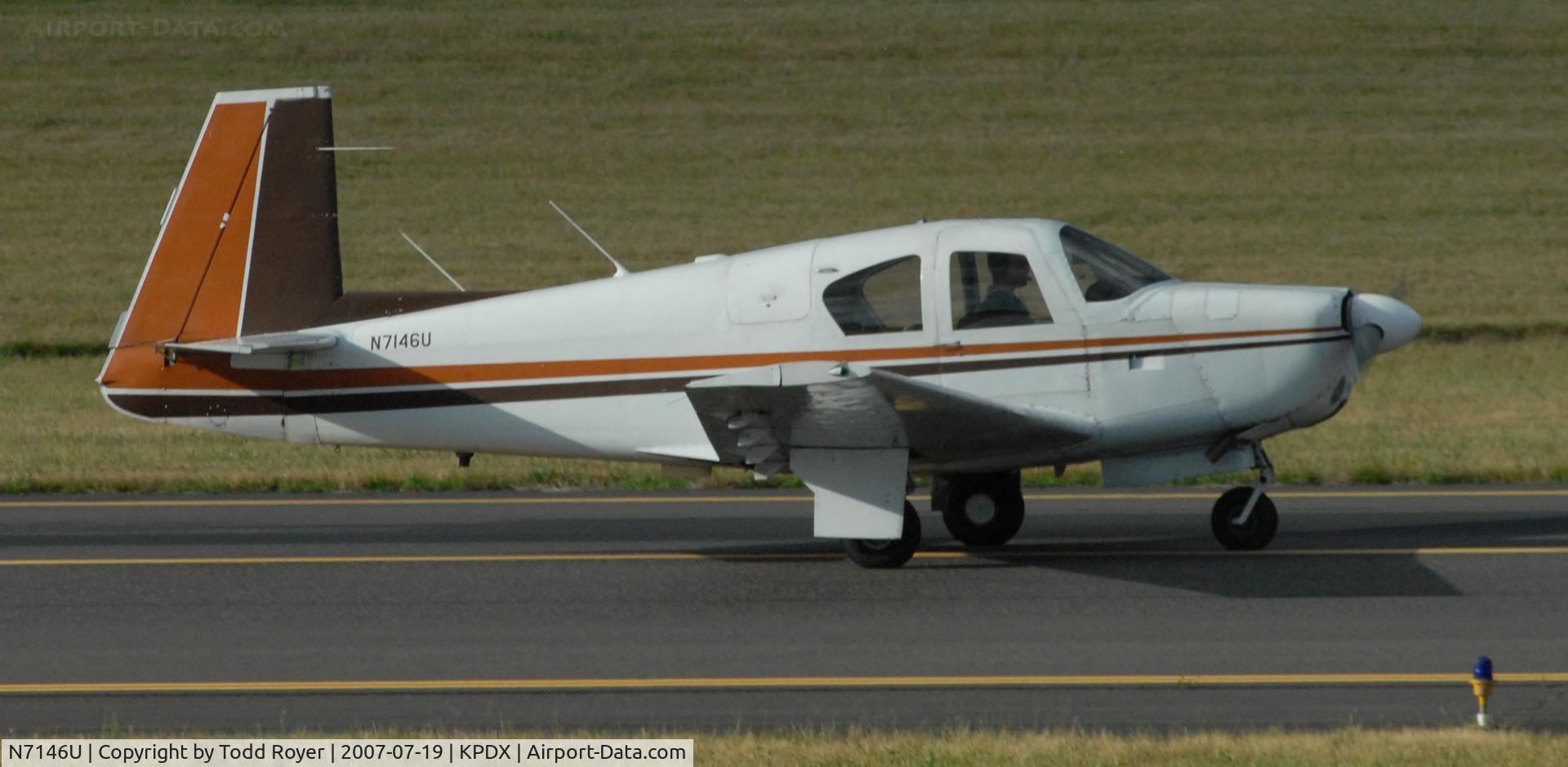 N7146U, 1964 Mooney M20E C/N 385, Taxi for departure