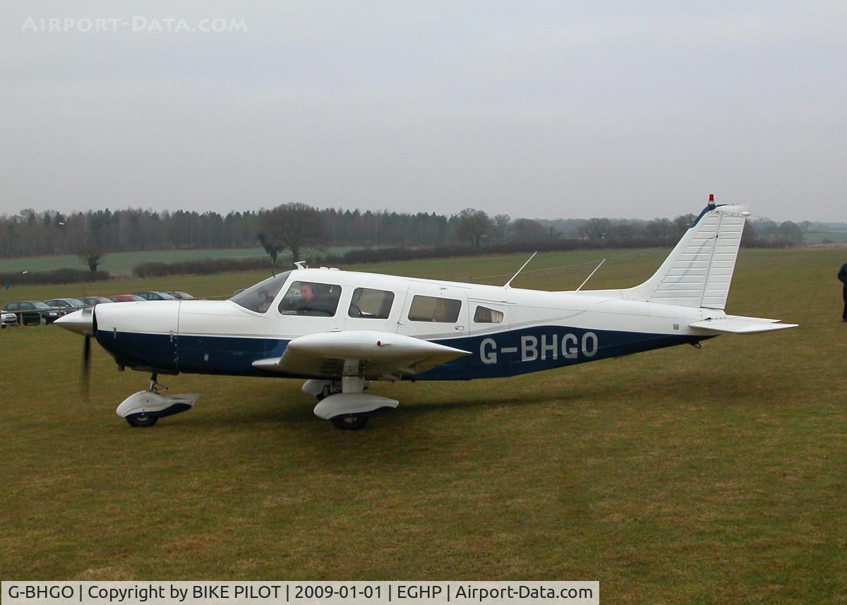 G-BHGO, 1978 Piper PA-32-260 Cherokee Six Cherokee Six C/N 32-7800007, TAXYING OUT TO RWY 03 NEW YEARS DAY FLY-IN