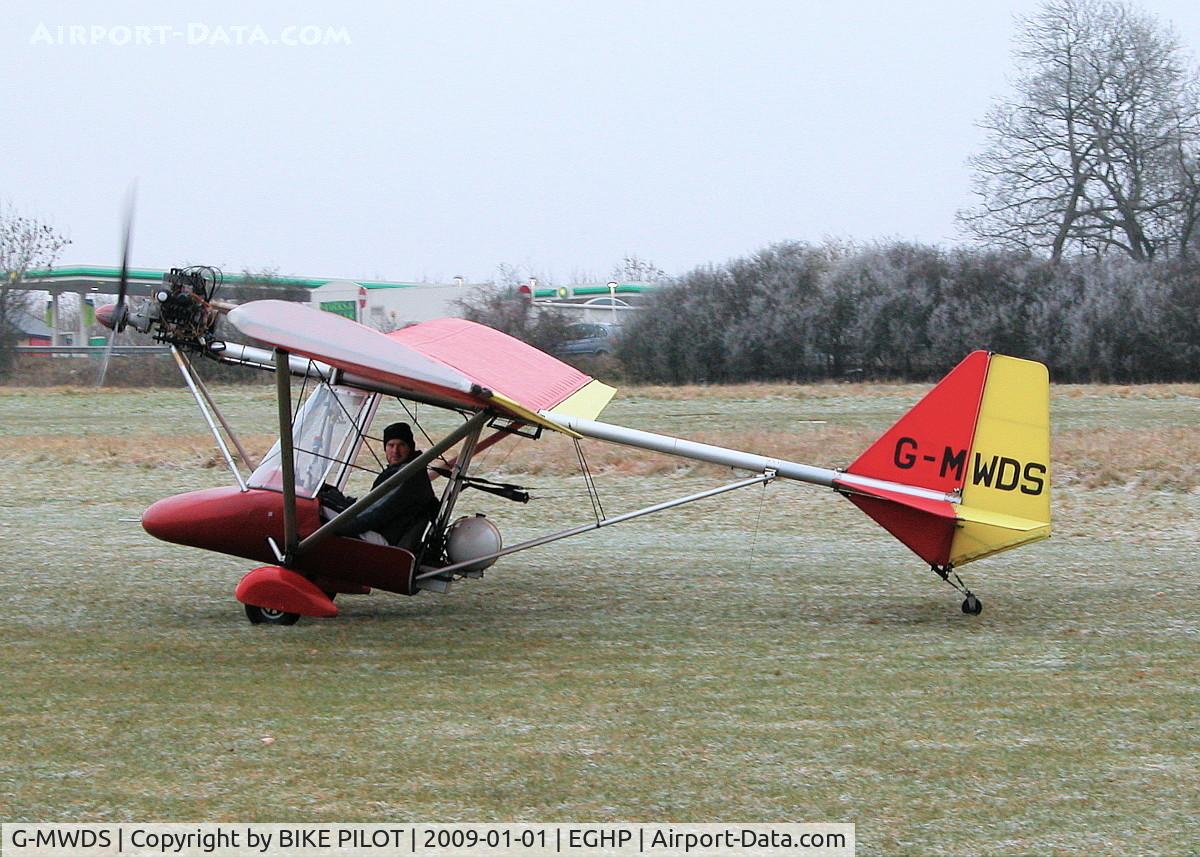G-MWDS, 1989 Thruster T300 C/N 089-T300-395, INTREPID PILOT ARRIVING IN THE FROST NEW YEARS DAY FLY-IN