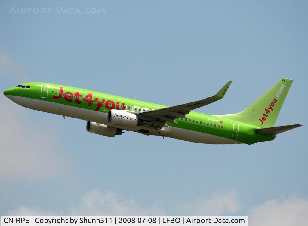 CN-RPE, 1999 Boeing 737-8K5 C/N 27990, Take off rwy 32L