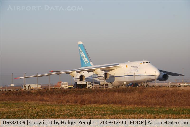 UR-82009, 1987 Antonov An-124-100M-150 Ruslan C/N 19530501007, The light-blue one