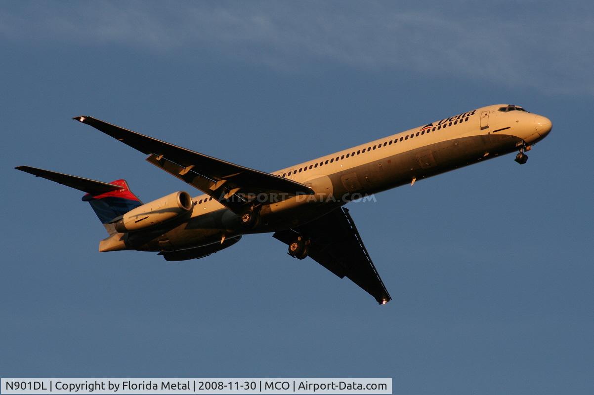 N901DL, 1987 McDonnell Douglas MD-88 C/N 49532, Delta MD-88