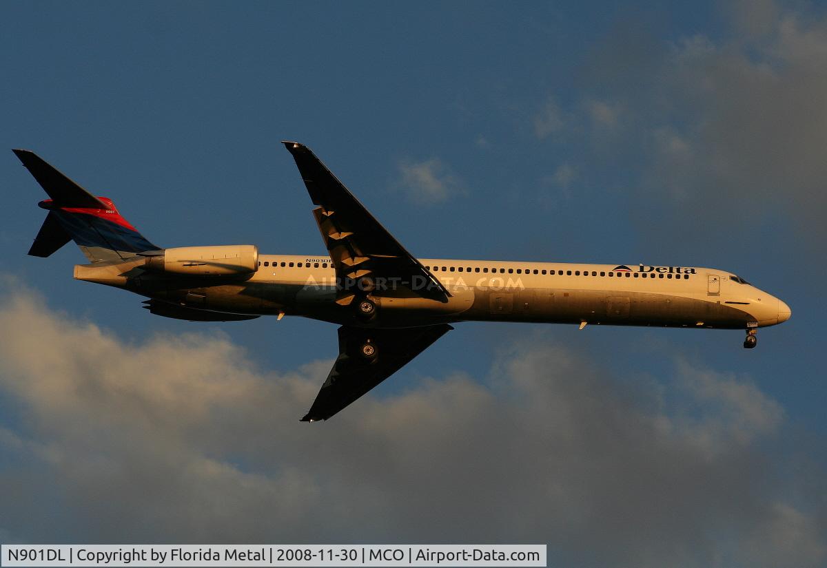 N901DL, 1987 McDonnell Douglas MD-88 C/N 49532, Delta MD-88