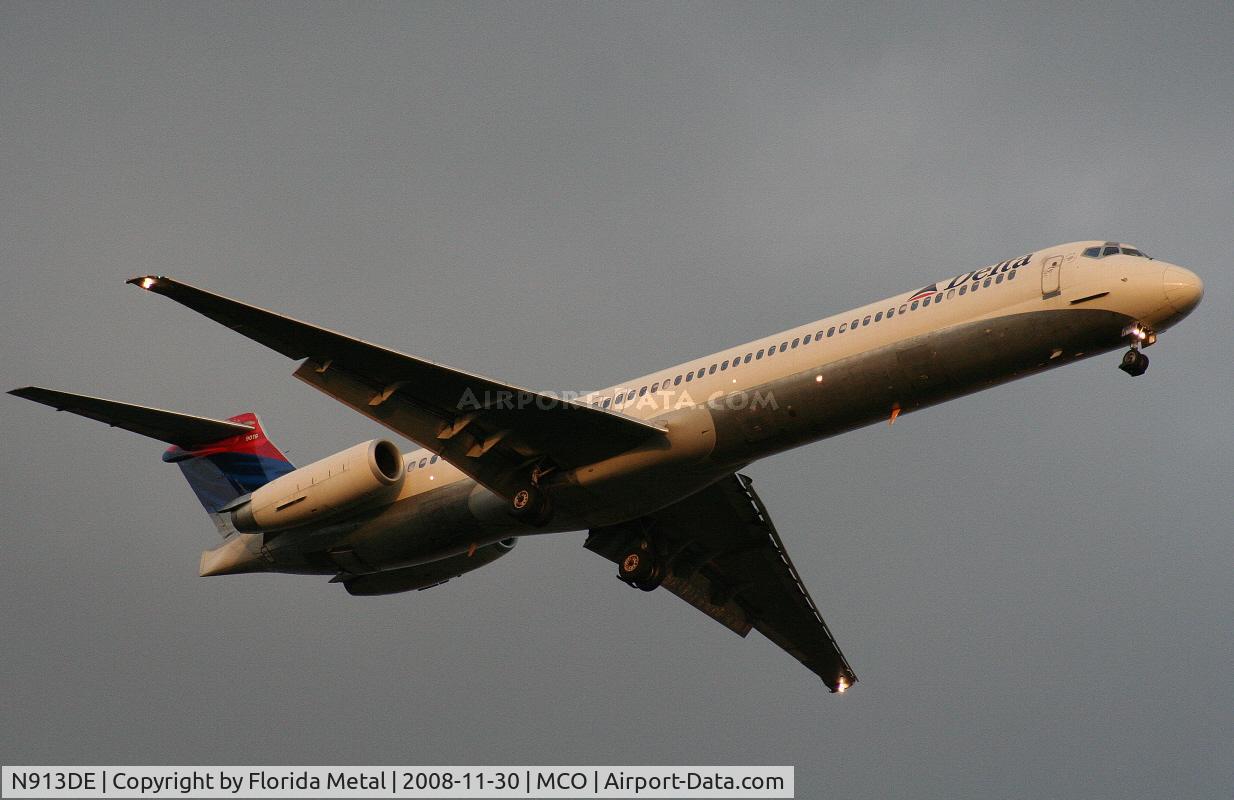 N913DE, 1993 McDonnell Douglas MD-88 C/N 49956, Delta MD-88