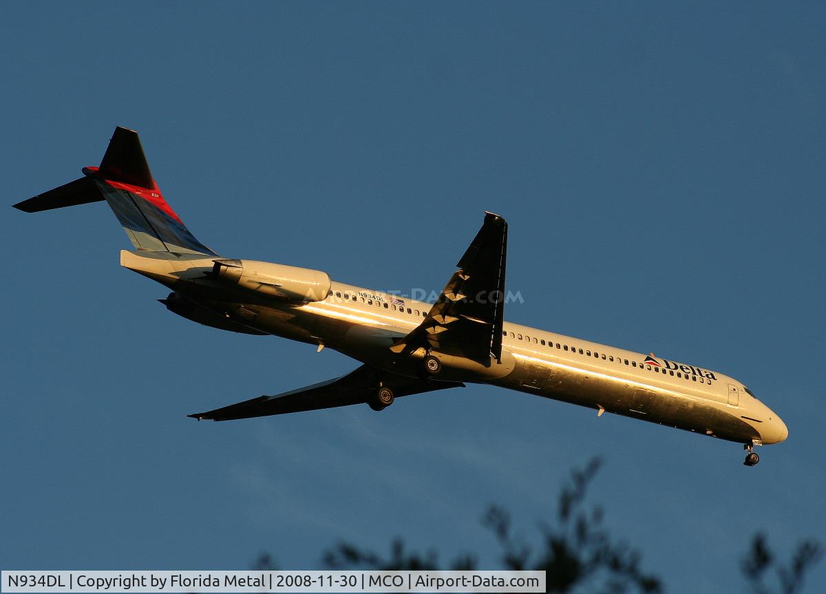 N934DL, 1989 McDonnell Douglas MD-88 C/N 49721, Delta MD-88