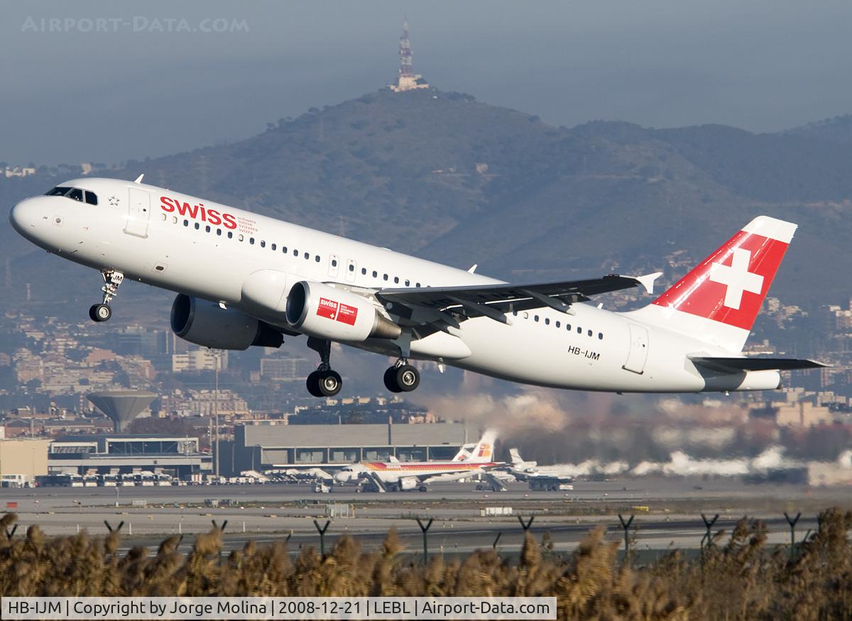 HB-IJM, 1996 Airbus A320-214 C/N 635, Taking off RWY 25L.