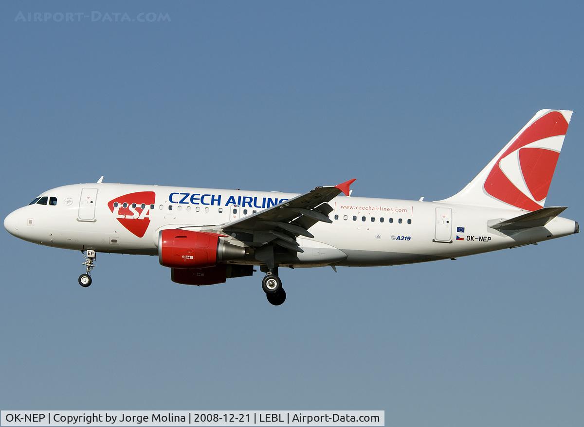 OK-NEP, 2008 Airbus A319-111 C/N 3660, Clear to land RWY 25R.