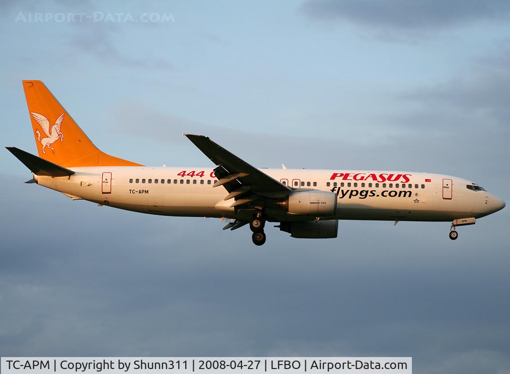 TC-APM, 1998 Boeing 737-809 C/N 28403, Landing rwy 14R