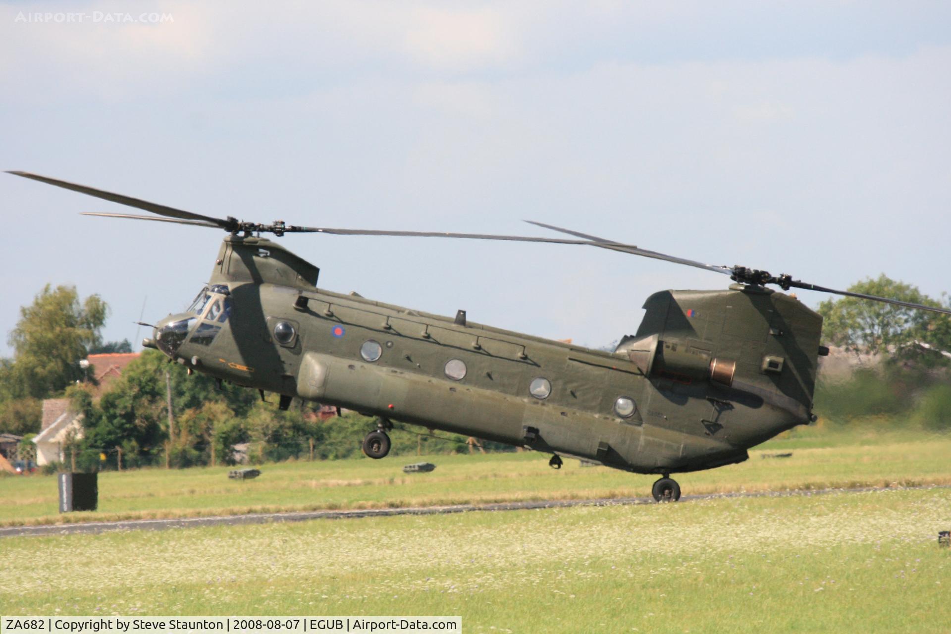 ZA682, Boeing Vertol Chinook HC.2 C/N M/A013/B-831/M7008, RAF Benson Families Day, RAF Benson, Oxfordshire, England - August 2008