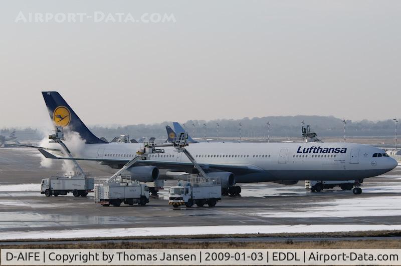 D-AIFE, 2001 Airbus A340-313X C/N 434, De-Icing in Dusseldorf