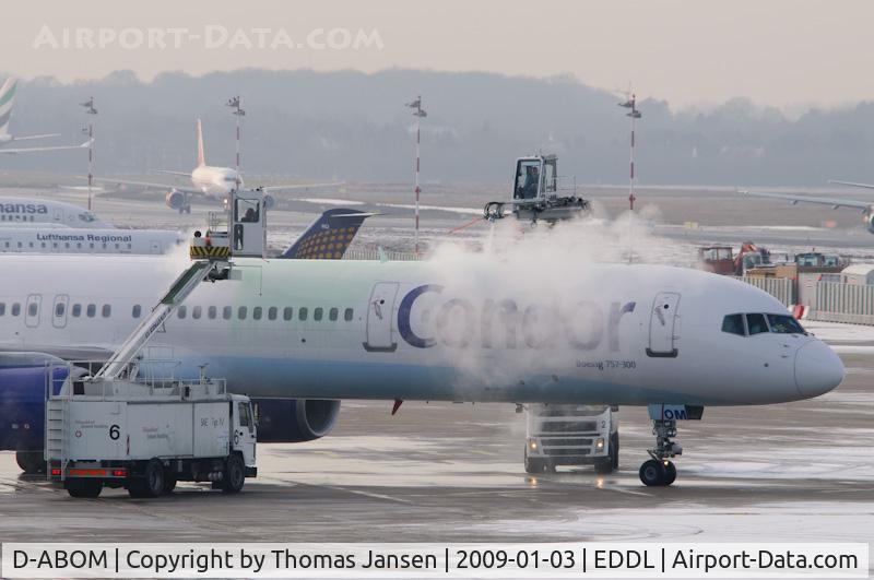 D-ABOM, 2000 Boeing 757-330 C/N 29022, De-Icing in Dusseldorf
