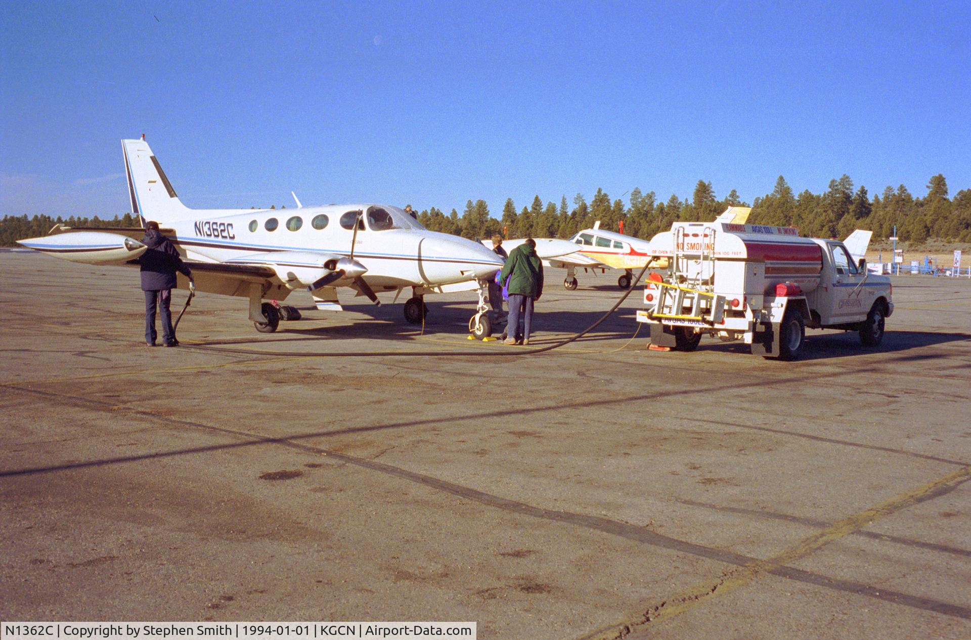 N1362C, 1978 Cessna 340A C/N 340A-0012, Fueling up at Grand Canyon Airport 01-01-1994