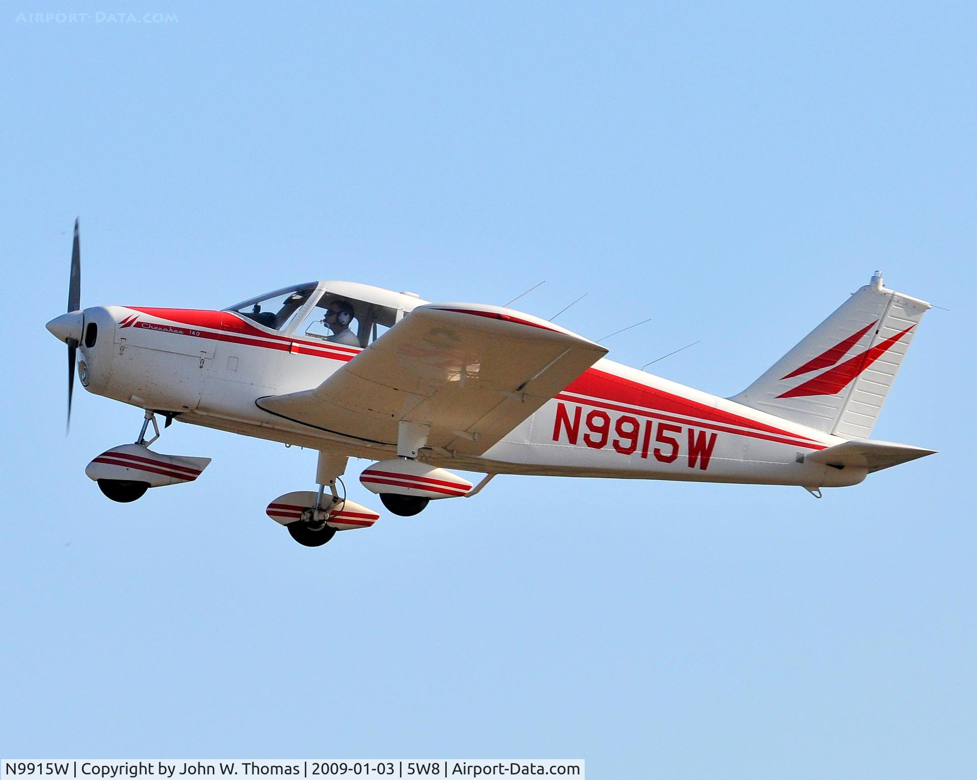 N9915W, 1967 Piper PA-28-140 C/N 28-23436, Departing runway 4