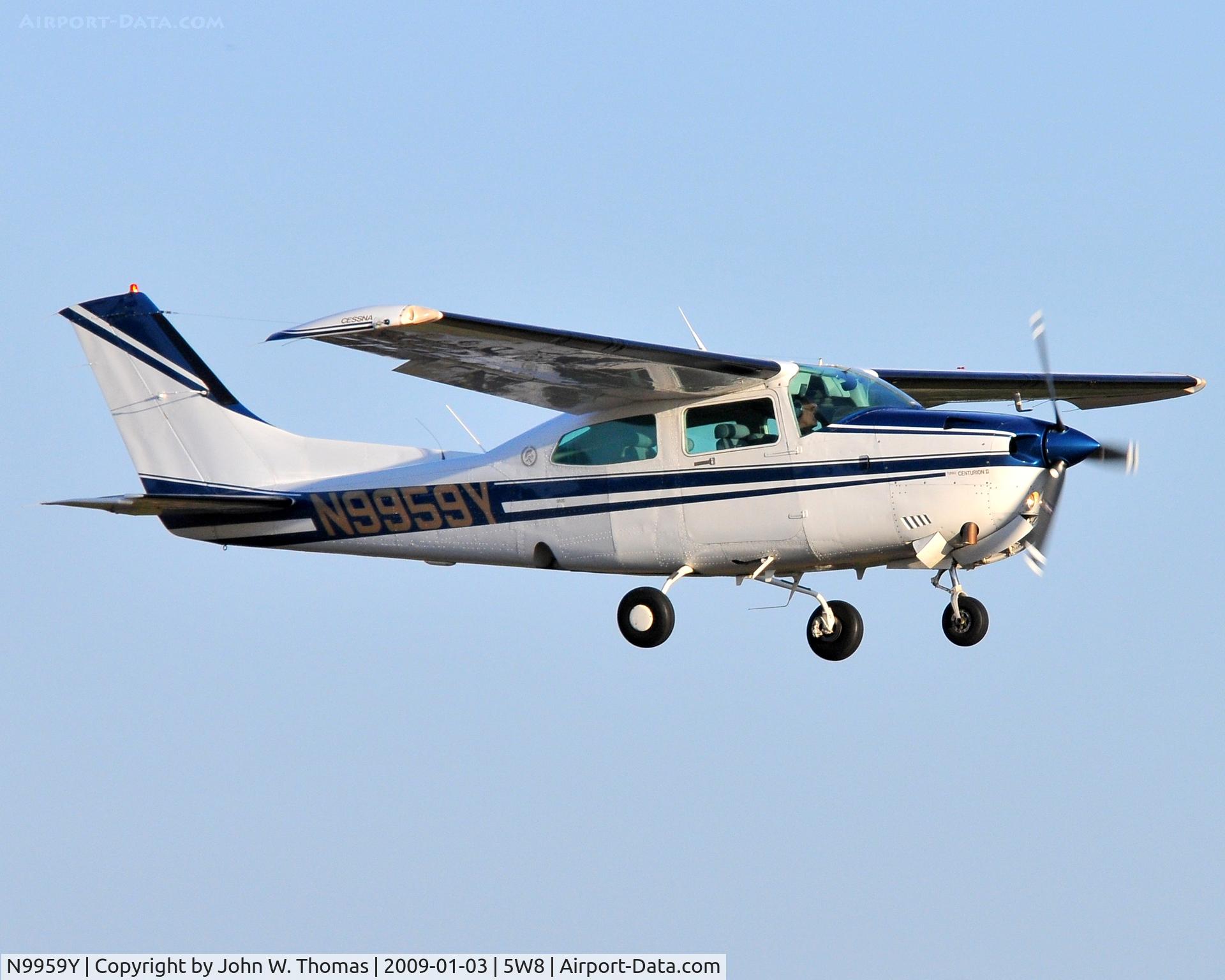 N9959Y, Cessna T210N Turbo Centurion C/N 21064648, Departing runway 22