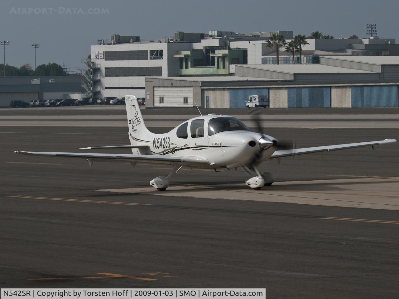 N542SR, 2006 Cirrus SR22 C/N 2213, N542SR taxiing