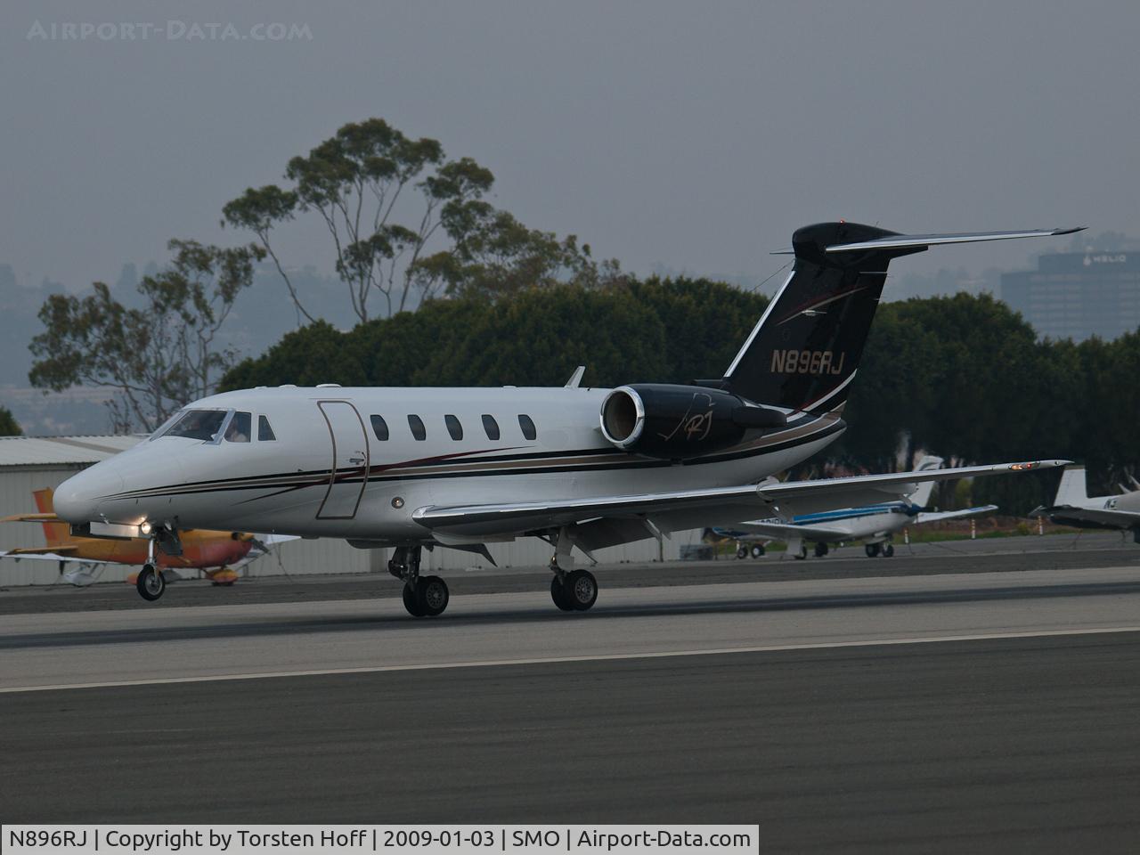 N896RJ, 1990 Cessna 650 C/N 650-0178, N896RJ arriving on RWY 21