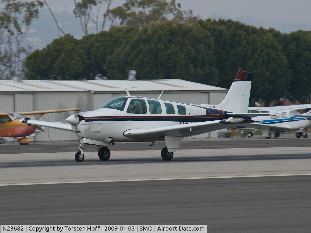 N23682, 1978 Beech A36 Bonanza 36 C/N E-1205, N23682 departing from RWY 21
