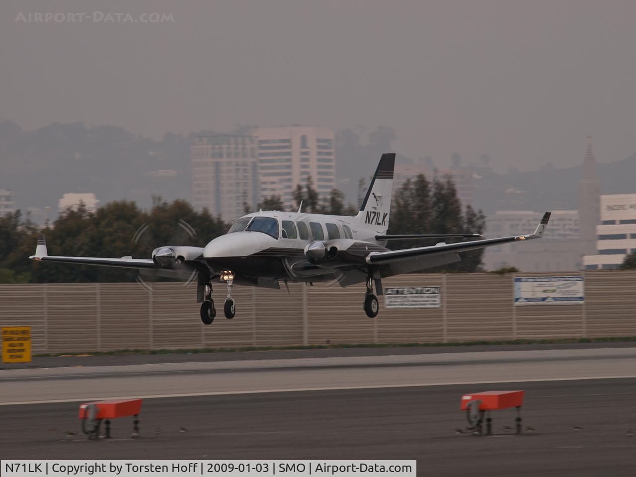 N71LK, Piper PA-31-350 Chieftain C/N 31-8052155, N71LK arriving on RWY 21