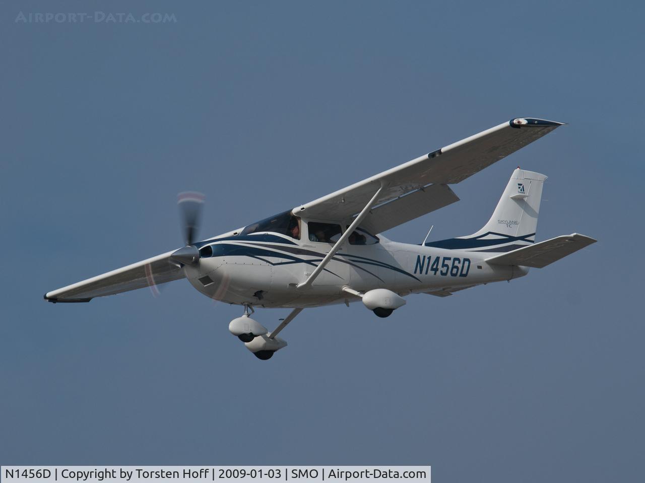 N1456D, 2007 Cessna T182T Turbo Skylane C/N T18208780, N1456D arriving on RWY 21