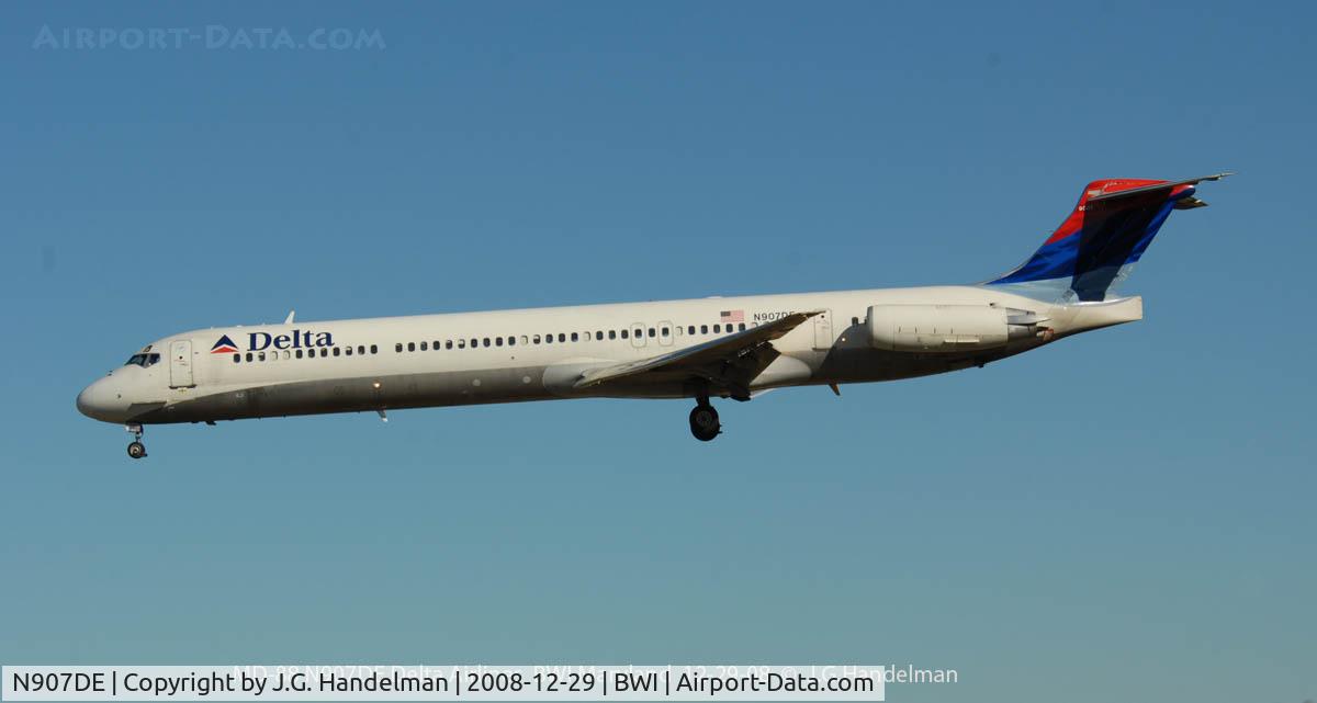 N907DE, 1992 McDonnell Douglas MD-88 C/N 53416, on final at BWI