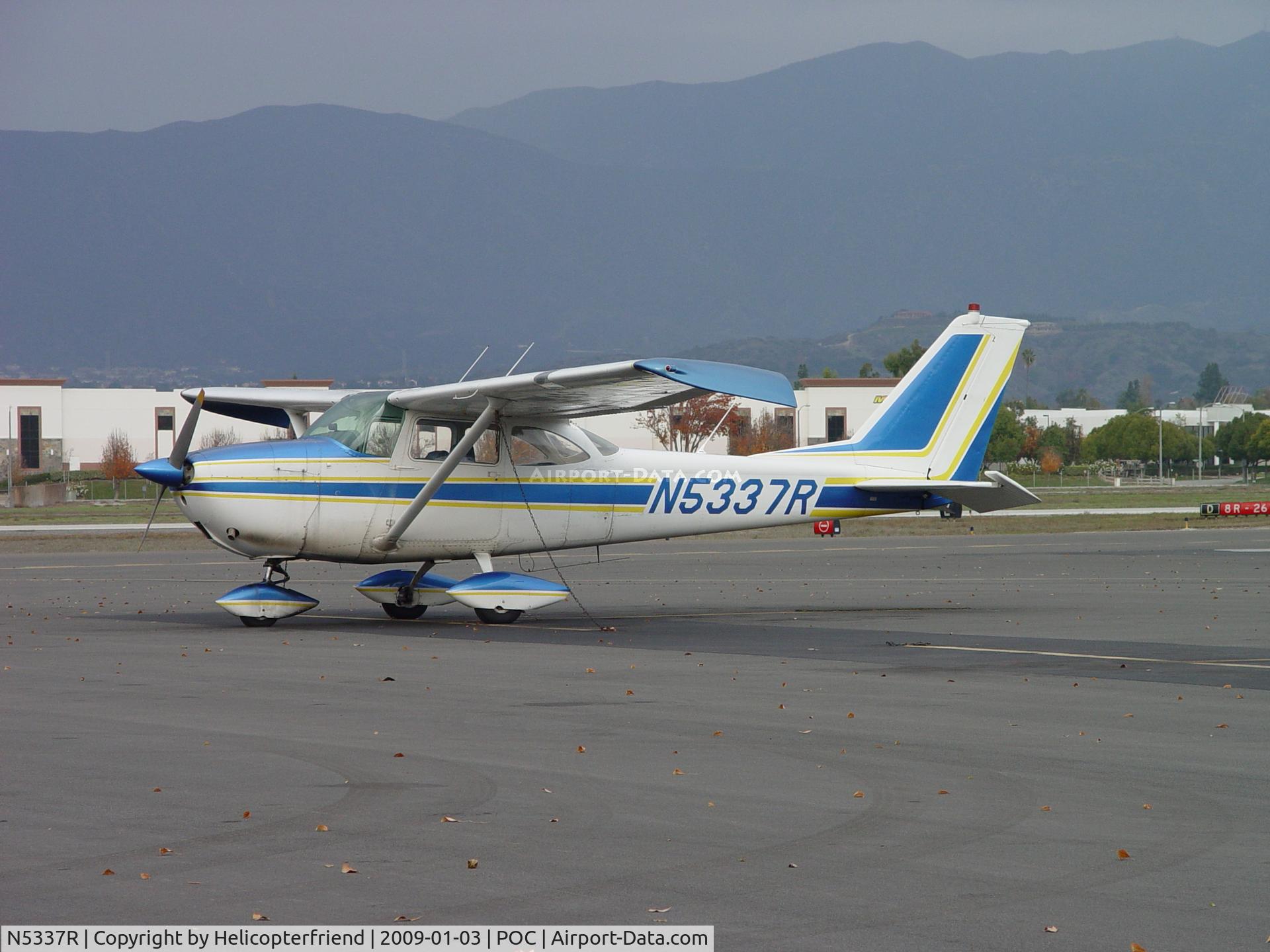 N5337R, 1965 Cessna 172F C/N 17252864, Parked at Brackett